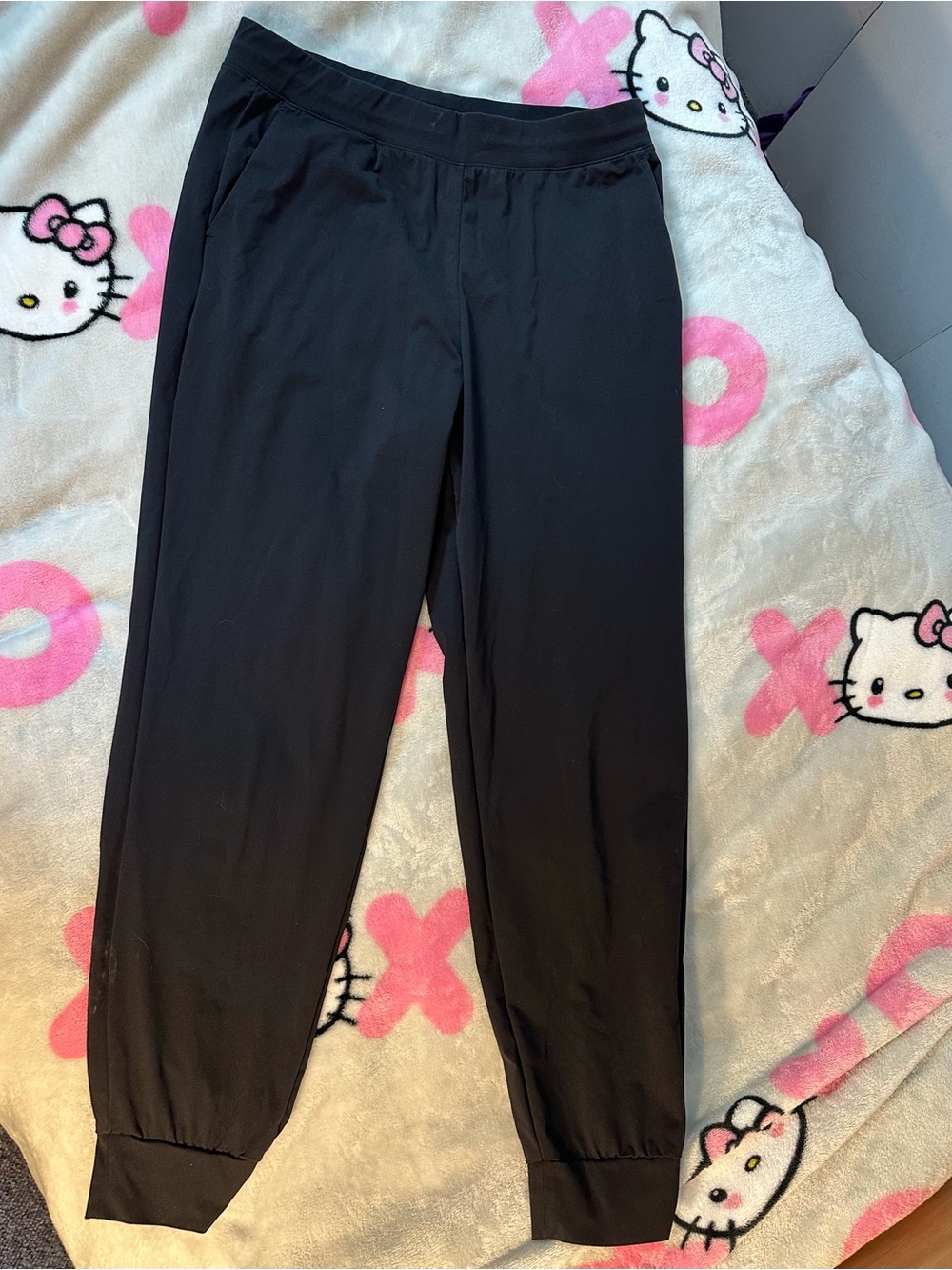 Women’s Uniqlo Black cuffed athletic joggers size medium